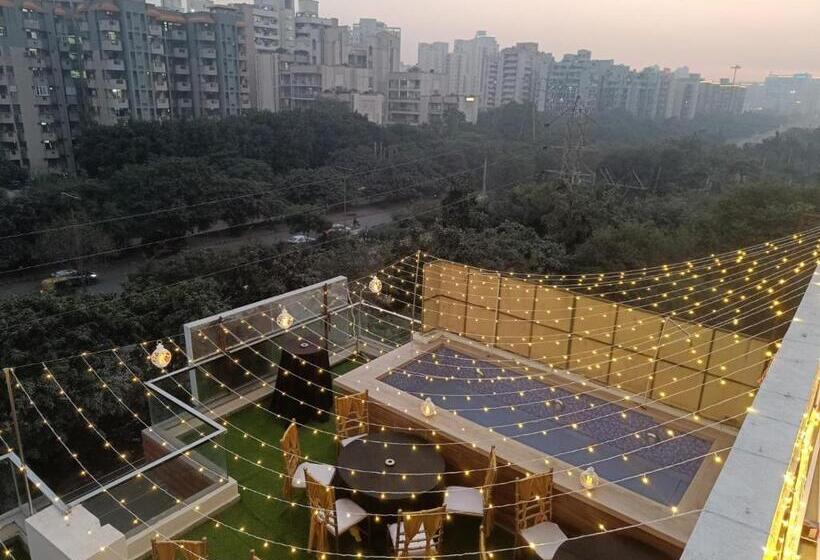 The Sandalwood Hotel I Sec 38 I Near Medanta Medicity Gurgaon