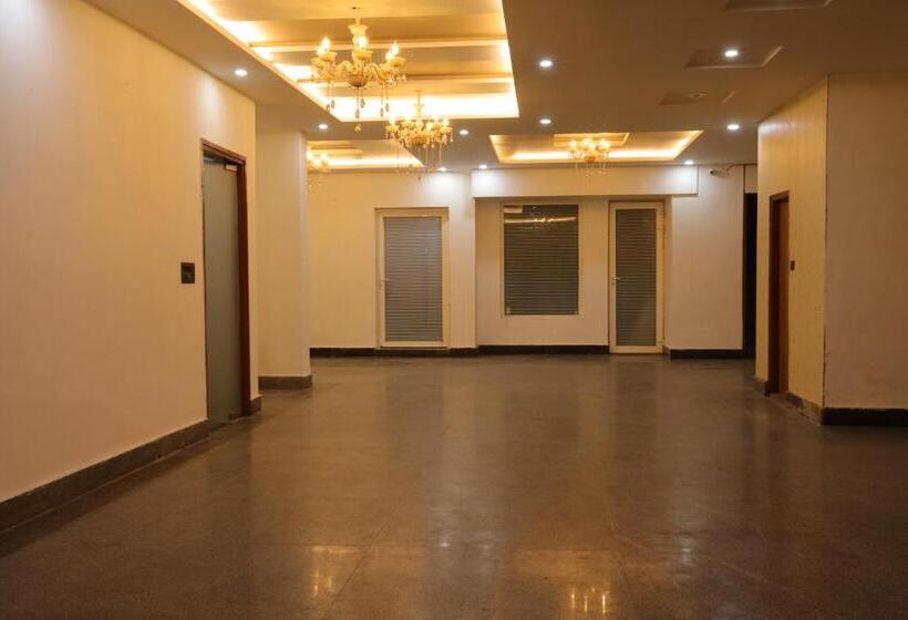 The Sandalwood Hotel I Sec 38 I Near Medanta Medicity Gurgaon