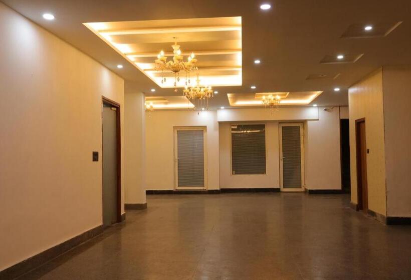 The Sandalwood Hotel I Sec 38 I Near Medanta Medicity Gurgaon