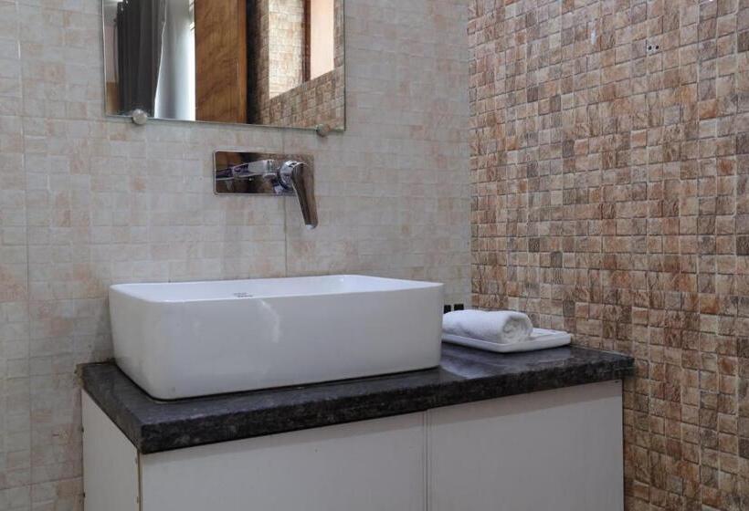 The Sandalwood Hotel I Sec 38 I Near Medanta Medicity Gurgaon