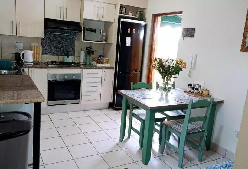 ペンション Janeve Cottage
