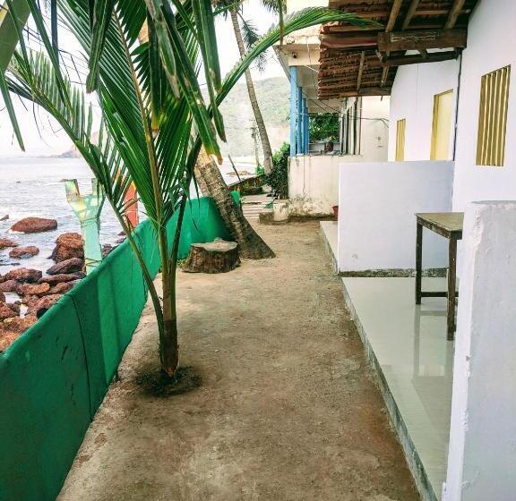 Pensió Shree Sai Beach Stay
