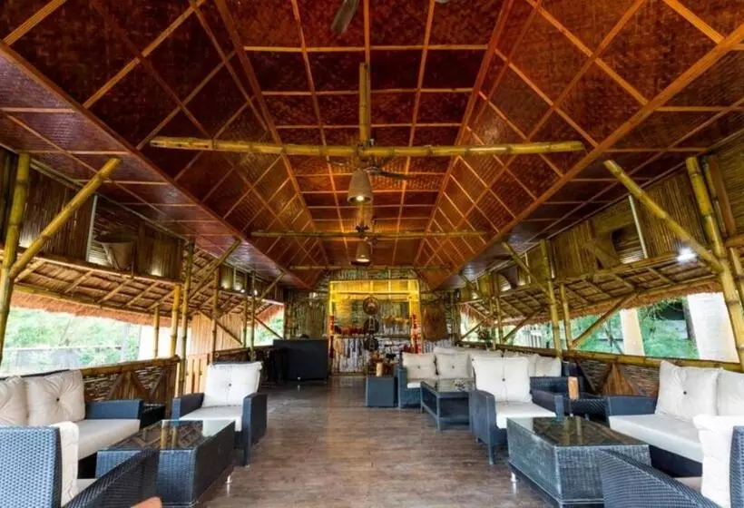 リゾートホテル Zone Niathu By The Park, Dimapur