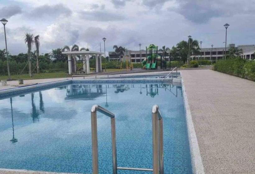 Spacious Luxury Condo W/ Kitchen Beside Hilton Clark D’heights