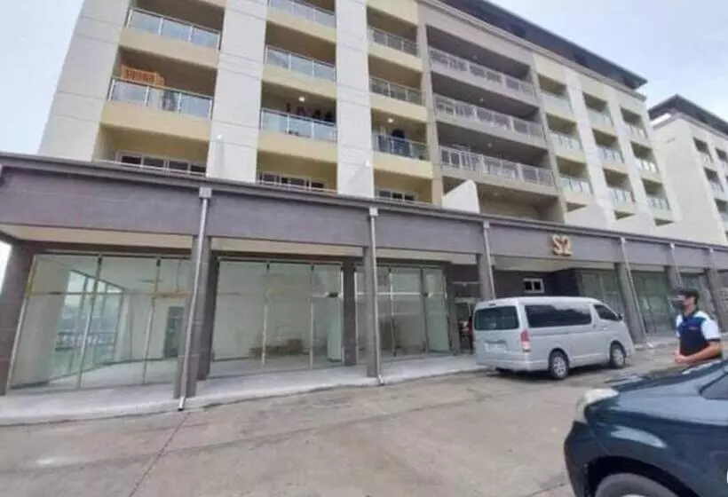 Spacious Luxury Condo W/ Kitchen Beside Hilton Clark D’heights