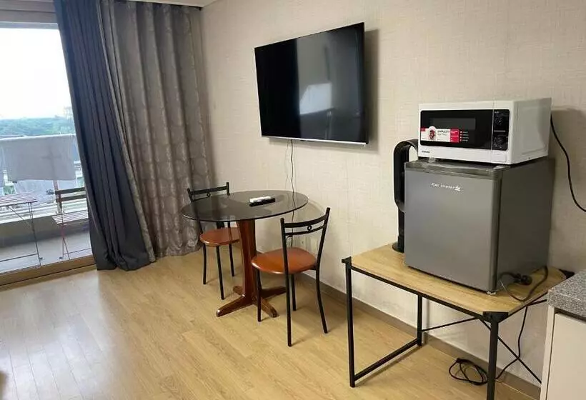 Spacious Luxury Condo W/ Kitchen Beside Hilton Clark D’heights