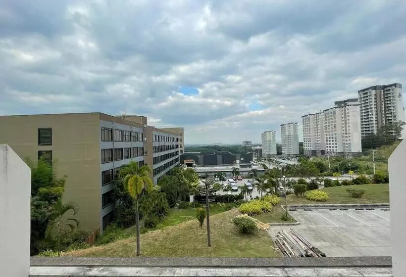 Spacious Luxury Condo W/ Kitchen Beside Hilton Clark D’heights