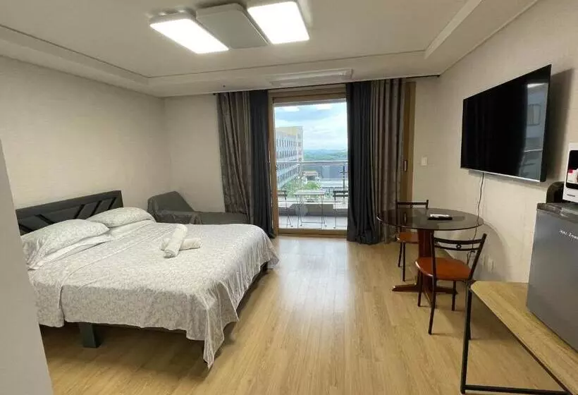 Spacious Luxury Condo W/ Kitchen Beside Hilton Clark D’heights