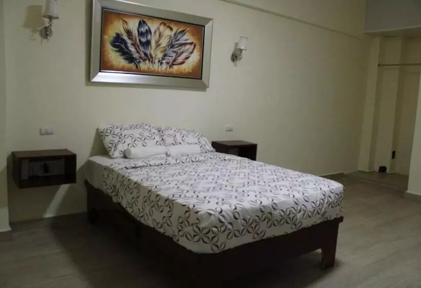 ユースホステル Oceanside Hotel & Pool