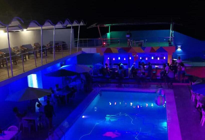 هاستل Oceanside Hotel & Pool