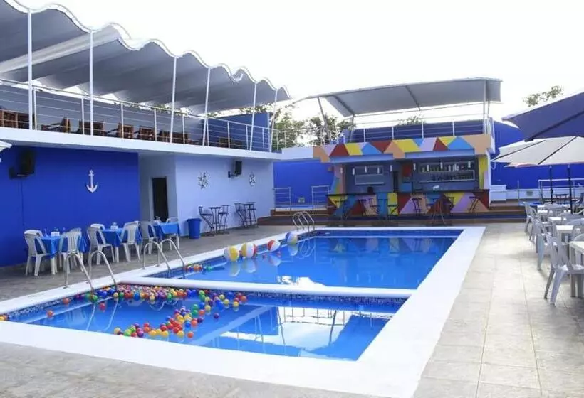 ユースホステル Oceanside Hotel & Pool