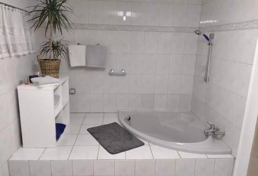 Aamiaismajoitus (B&B) Breakfast In Bed