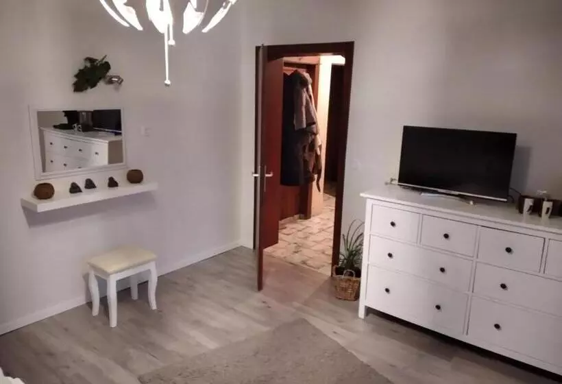 Aamiaismajoitus (B&B) Breakfast In Bed