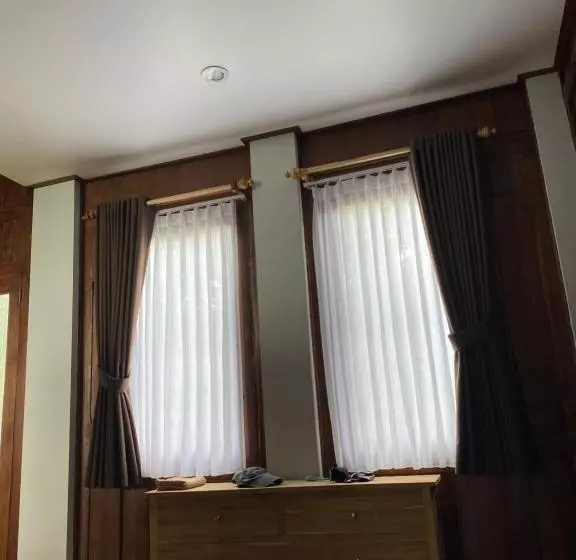 ベッドアンドブレックファースト Casa Ines Bedugul