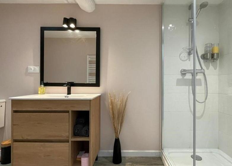 مبيت وإفطار Domaine De Calabel