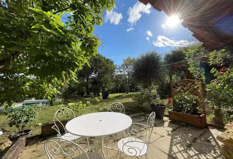 ベッドアンドブレックファースト Domaine De Calabel