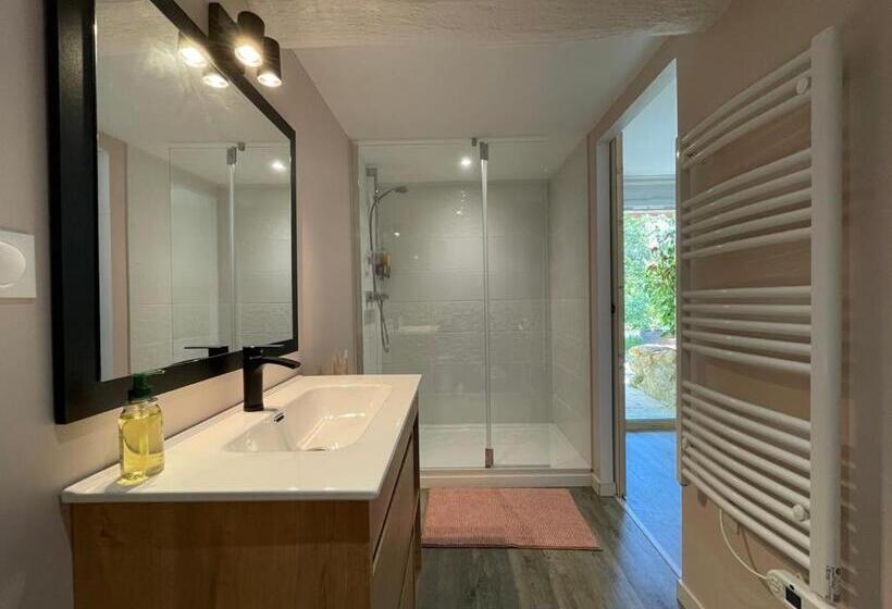 مبيت وإفطار Domaine De Calabel