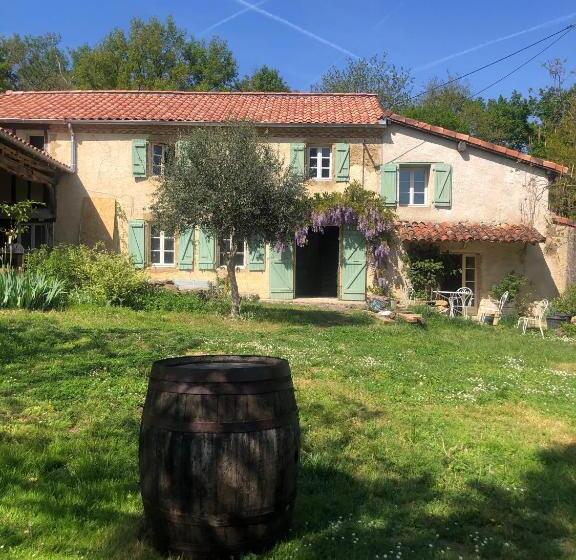 مبيت وإفطار Domaine De Calabel