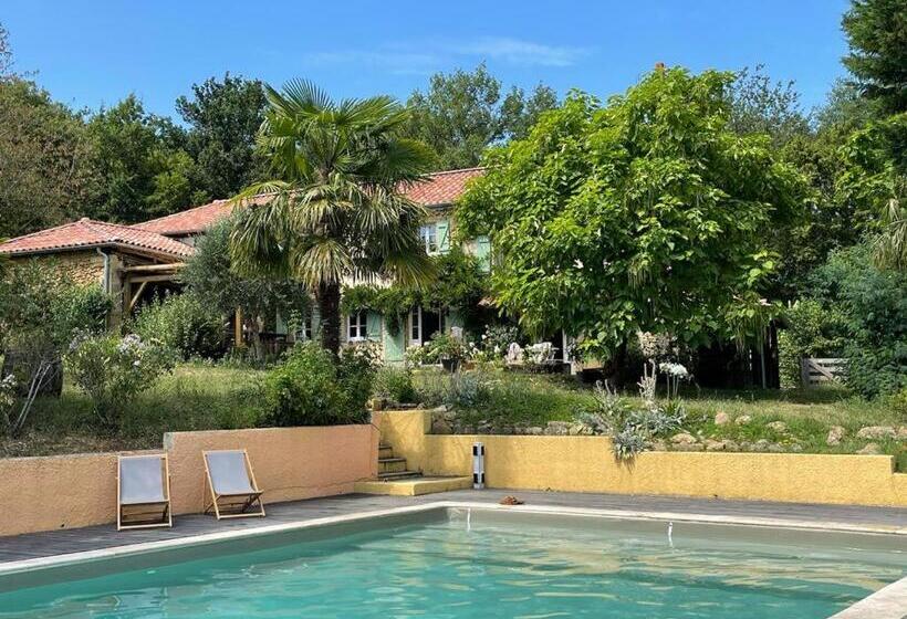 مبيت وإفطار Domaine De Calabel