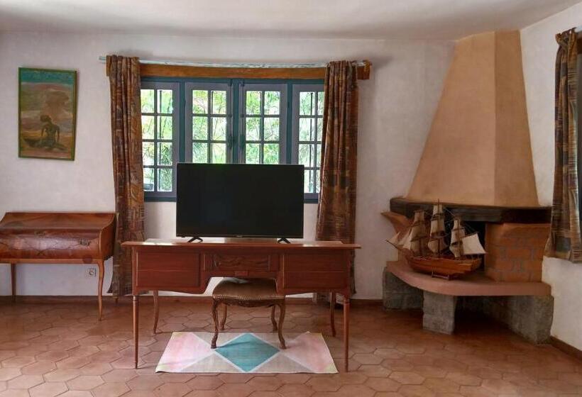 هتل Le Castel Des Seigneurs