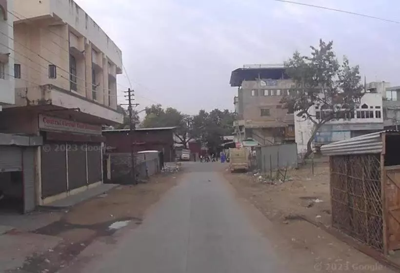 ホテル Sunrise Inn Amravati