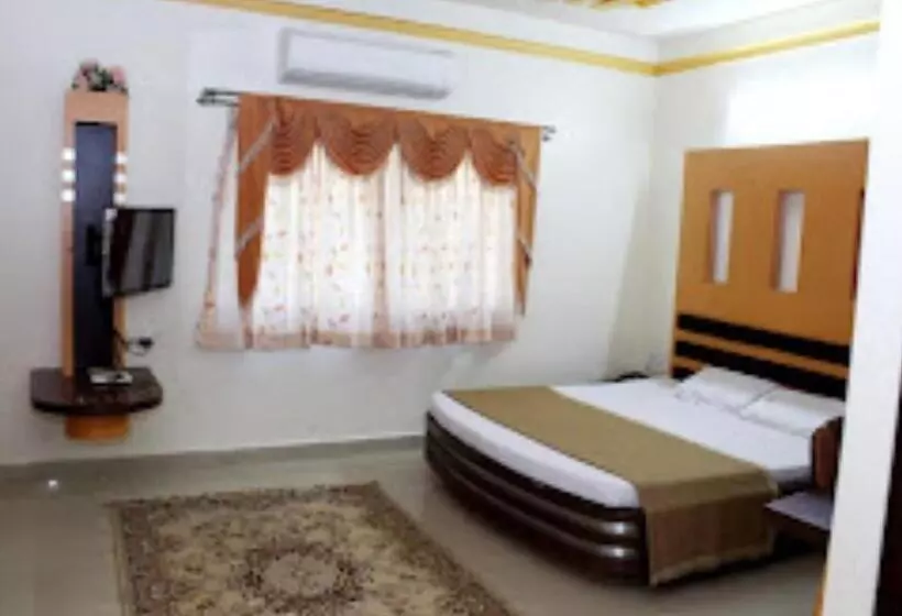 ホテル Sunrise Inn Amravati