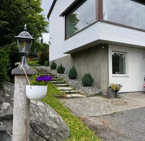 Lugnt Och Centralt Läge