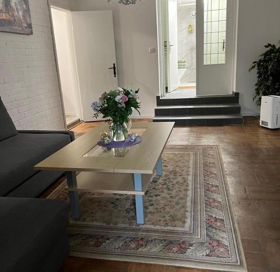 Lugnt Och Centralt Läge