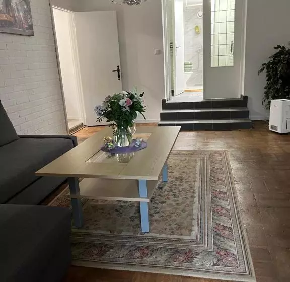 Lugnt Och Centralt Läge