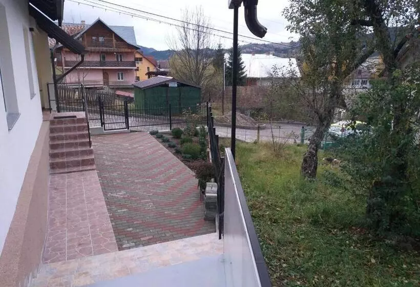 پانسیون Luxury Runk House