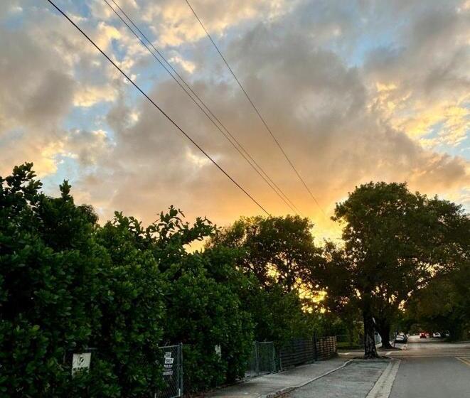 פנסיון Nice 2 Twin Bedroom   Best Central Location In Miami   Luggage Storage, Parking And Laundry For Free