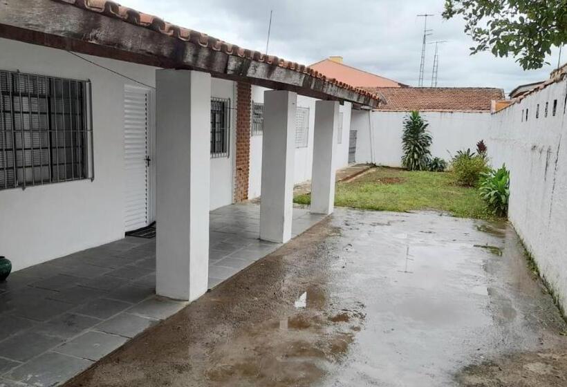 Pensão Suíte Com Uma Cama De Casal E Uma Cama De Solteiro