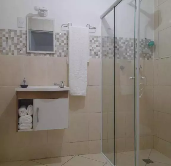 ペンション Suíte Com Uma Cama De Casal E Uma Cama De Solteiro
