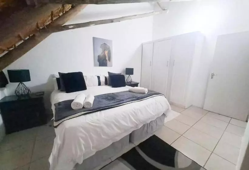 ペンション Villa Jullienne   A Home Away From Home   Unit 4