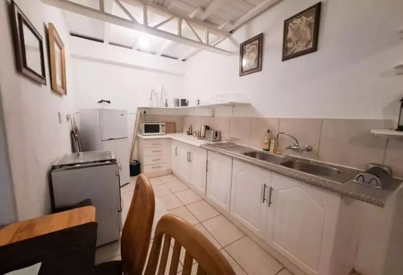 ペンション Villa Jullienne   A Home Away From Home   Unit 4