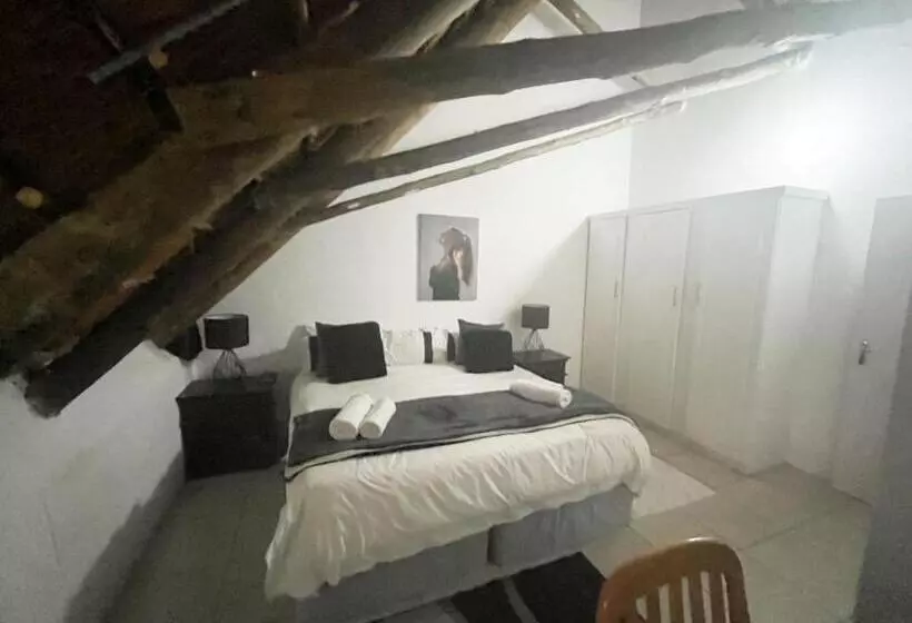 ペンション Villa Jullienne   A Home Away From Home   Unit 4