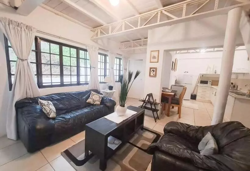 ペンション Villa Jullienne   A Home Away From Home   Unit 4