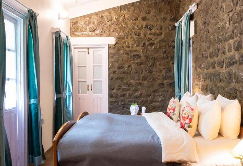 Resort House Of Hive, Gethiya