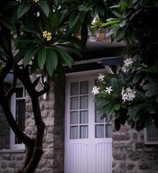 Resort House Of Hive, Gethiya