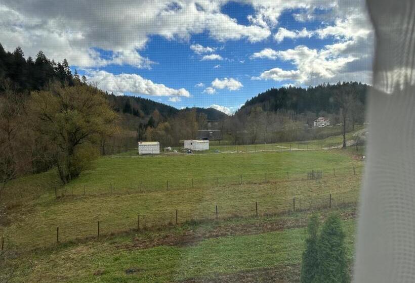 Retkeilymaja альтана