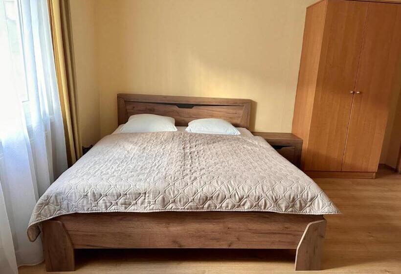 Retkeilymaja альтана