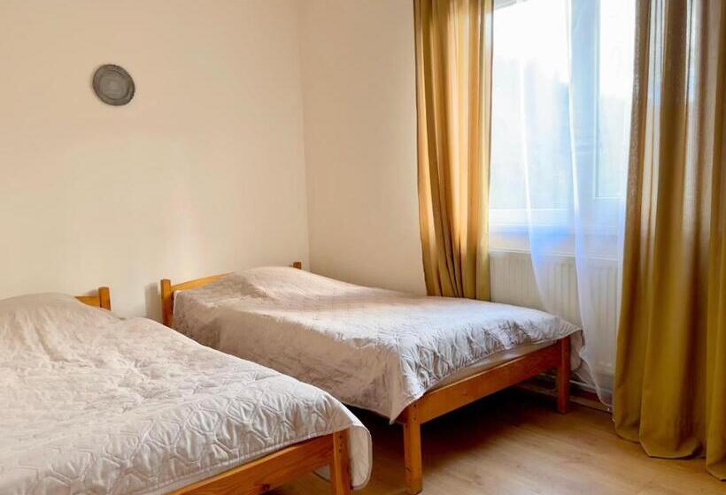 Retkeilymaja альтана