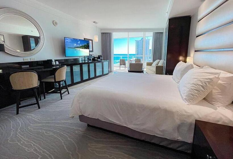 ユースホステル Fontainebleau Resort Balcony W Ocean And City View