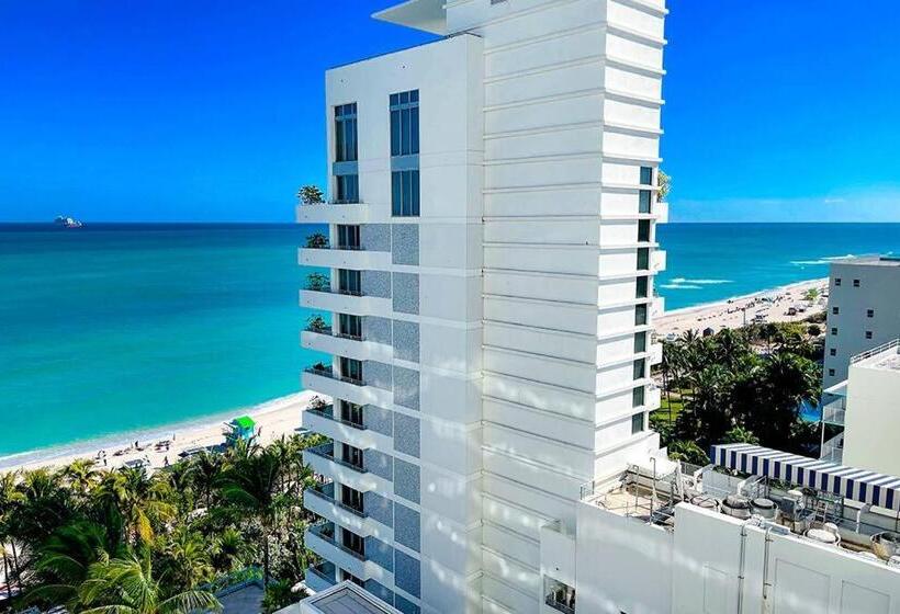 ユースホステル Fontainebleau Resort Balcony W Ocean And City View