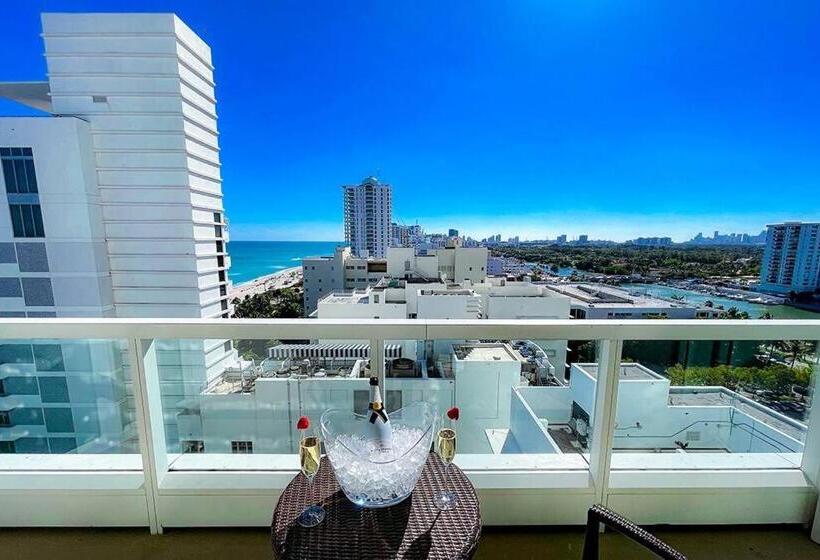 ユースホステル Fontainebleau Resort Balcony W Ocean And City View