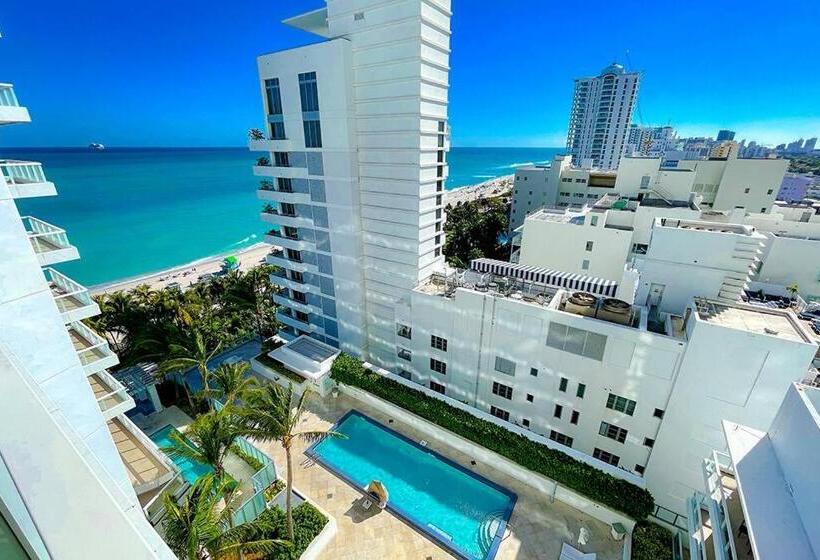 ユースホステル Fontainebleau Resort Balcony W Ocean And City View