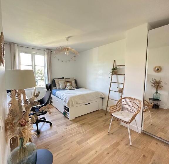 تختخواب و صبحانه Les Persiennes