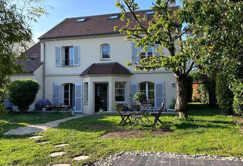 تختخواب و صبحانه Les Persiennes