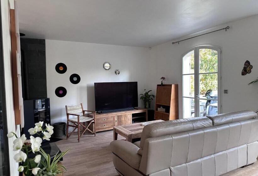 تختخواب و صبحانه Les Persiennes