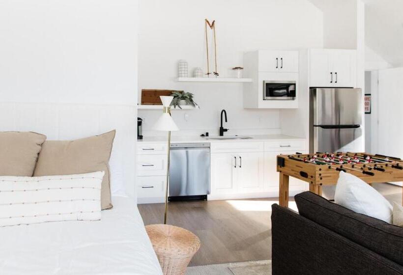 Otel 4 Bed Main House W Mother In Law Suite And Hot Tub